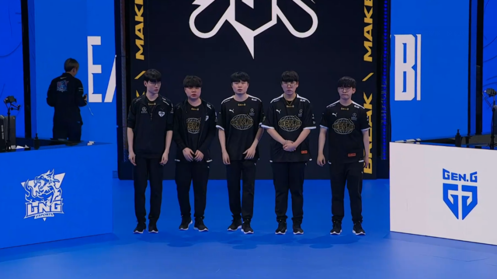 强手如云的 强手如云的